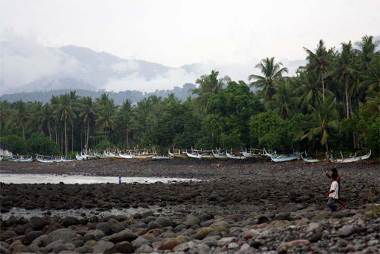 Low tide at the fishing village part of Medewi. Low tide at the fishing village part of Medewi.