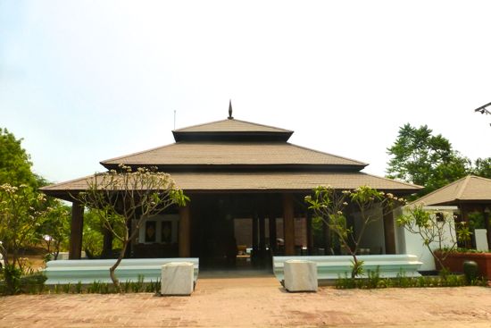 The grand entrance to Zfreeti.