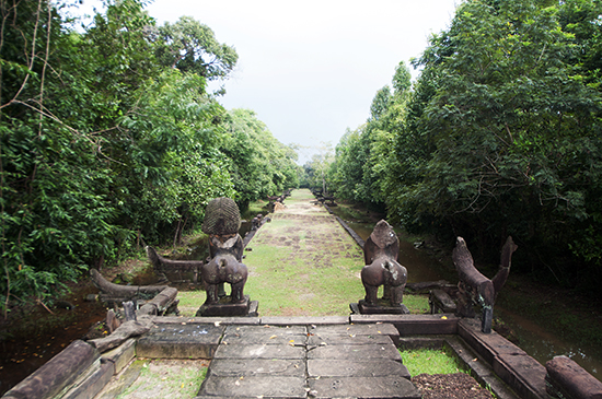 Banteay Samre Causeway with guardian lions Banteay Samre Causeway with guardian lions