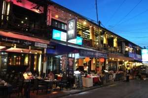 Plenty of room upstairs...balcony seating in Pub Street