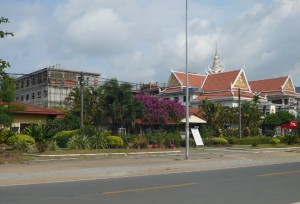 That's the new wing of the hotel hiding behind the overgrown restaurant garden