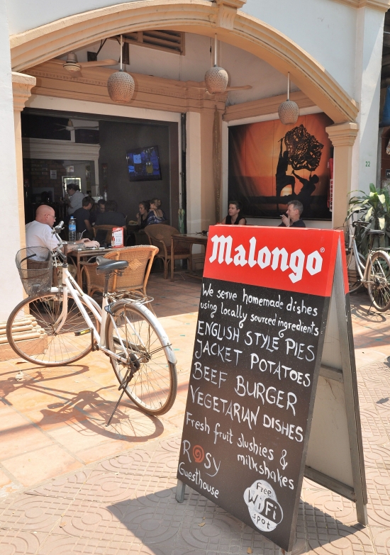 Two big screens, cheap beer and all that lovely grub make Rosy's a footie fan's paradise.