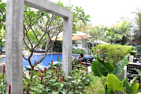 The Frangipani pool: cool, but a tad crowded.