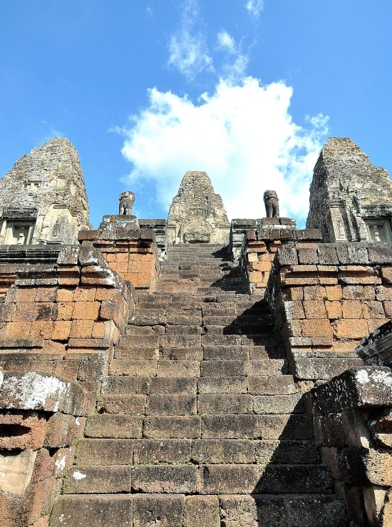 Not for the vertiginous: The step to the summit of Pre Rup's Mount Mehru.