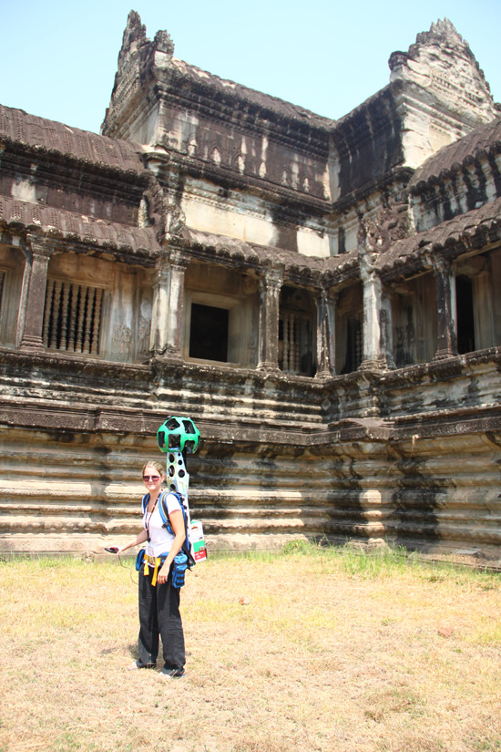 Street View Trekker. Yes, it's really really heavy to wear. 