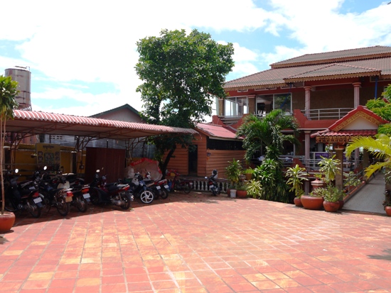 Easy parking for cars and motos