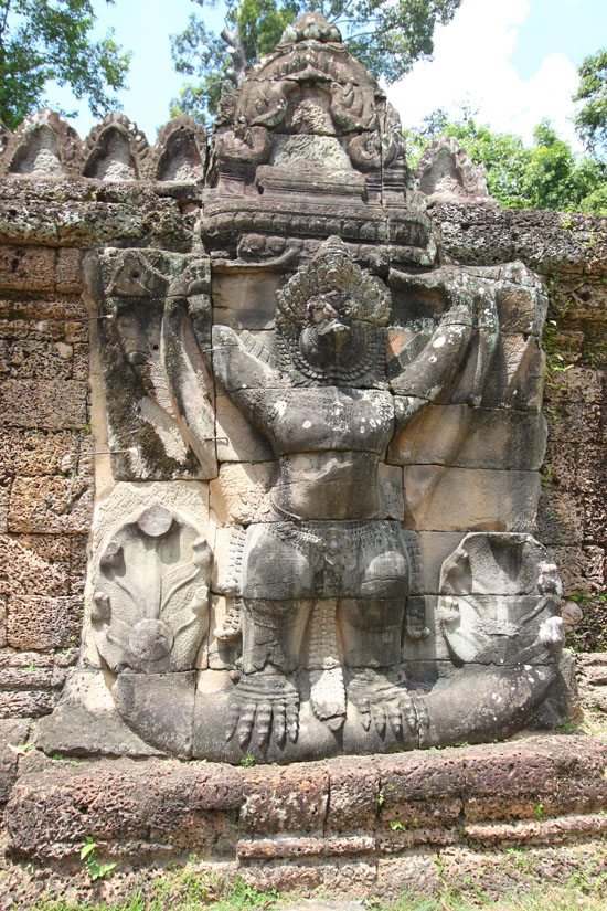 Carvings, statues, details - check.