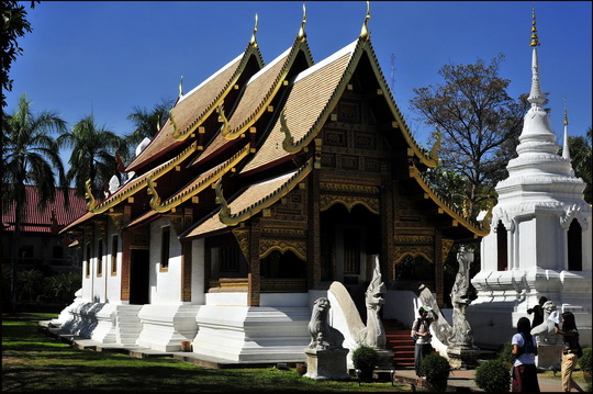 Attractive Lanna viharn which houses the Phra Singh image Attractive Lanna viharn which houses the Phra Singh image