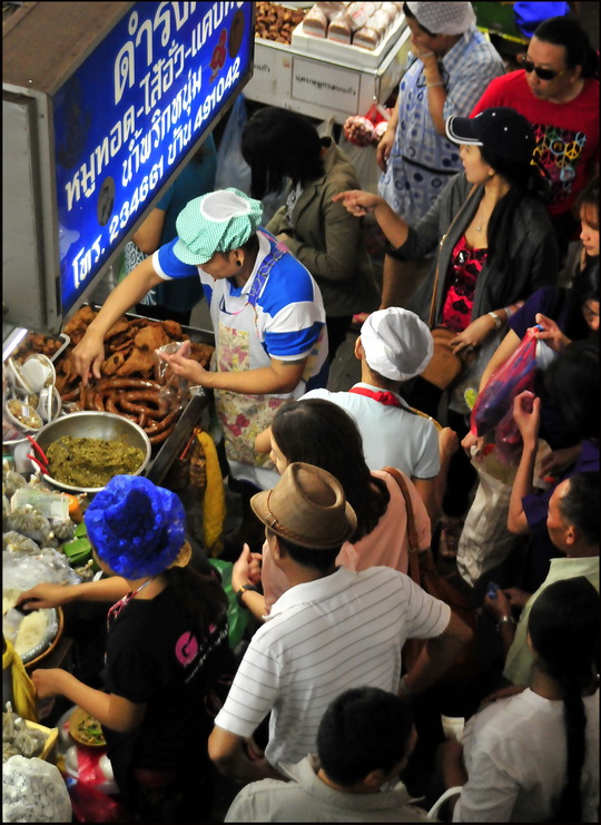 Popular Chiang Mai sausage vendor Popular Chiang Mai sausage vendor
