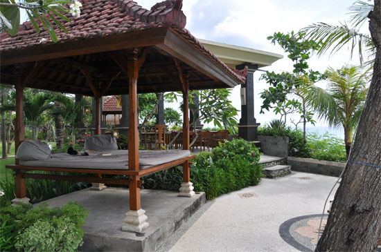 Simple creature comforts: Flat surface, shade, view.