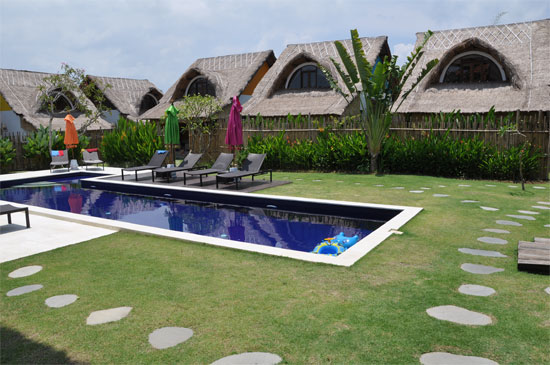 Colours around and in the pool.