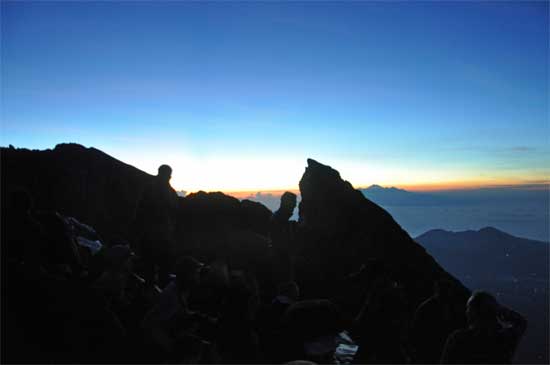 Hello sun. Hello Gunung Rinjani (the distant peak, on Lombok).