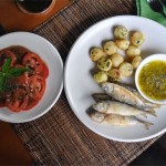 Crispy fried sardines served with garlic butter, pommes au beurre and tomato salad with balsamic vinaigrette. 68,000 rupiah.