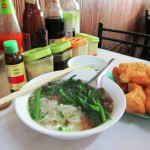 Khao piak 'bor sai seen'.