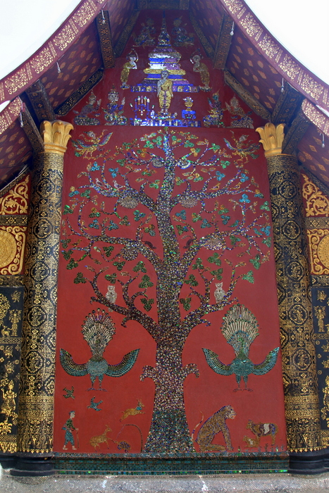 Glam peacocks.