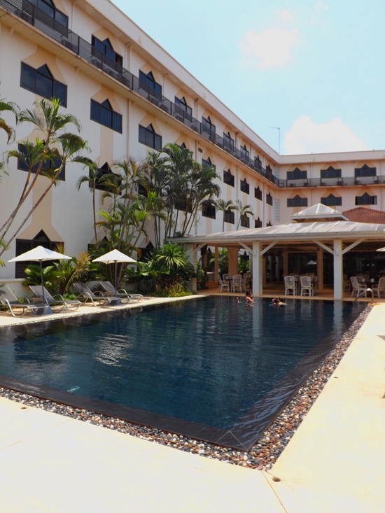Small, but stylish pool at Hotel Mercure