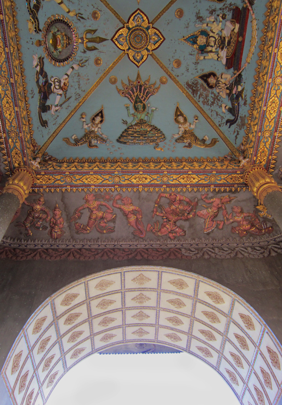 Looking upward at Patu Xay.