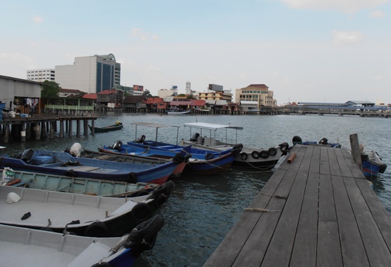 Boats moored at the Chew Jetty, with the Lim Jetty over the water.