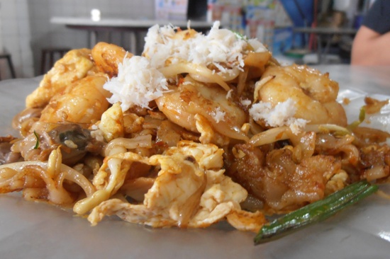 Sister’s serves up liberal portions, with a delicious sprinkling of fresh crab meat.