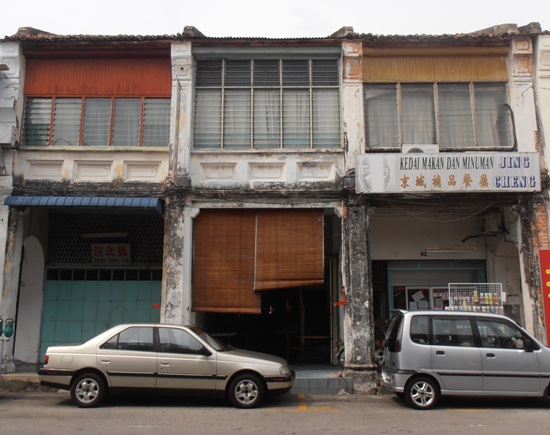 The facade of Chuan Bee Cafe, at 64 Lebuh China, is a little short on distinguishing features. Look for the hidden sign above the door.