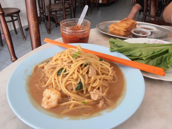 Hokkien hai mee with hot red chilli sambal.
