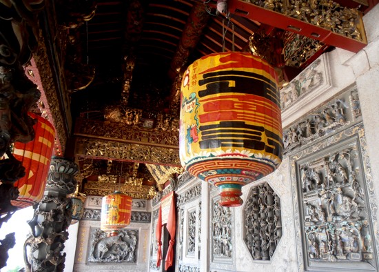Awe-inspiring decoration and detail at the Khoo Kongsi.