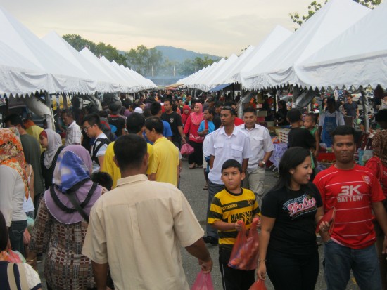 Nothing draws a hungry crowd better than food.