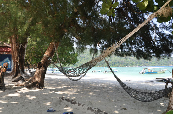 Teluk Dalam: Hammocks for everyone.