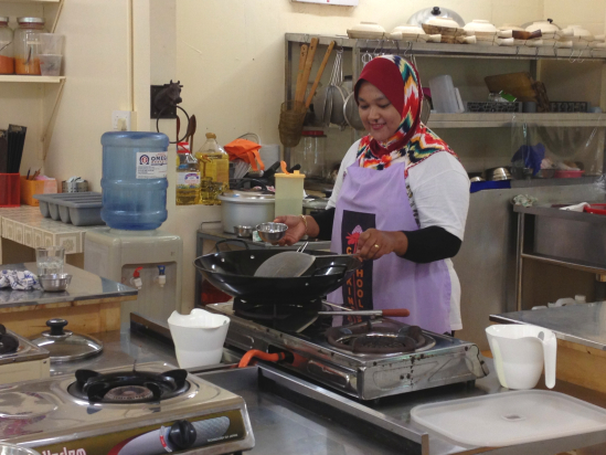 Become a spice expert at the cooking school.