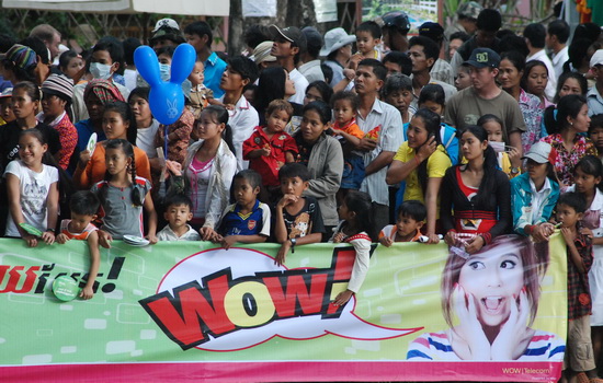Thousands of spectators line the river banks