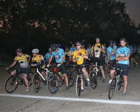 Starting line right in front of Angkor Wat ... if you can see it ...