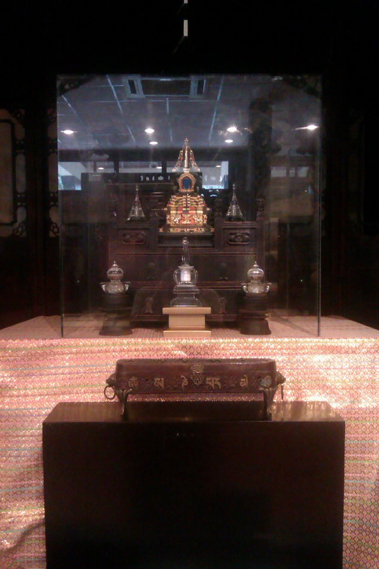 Shrine with Buddha's hair, still growing. Must be using Pantene
