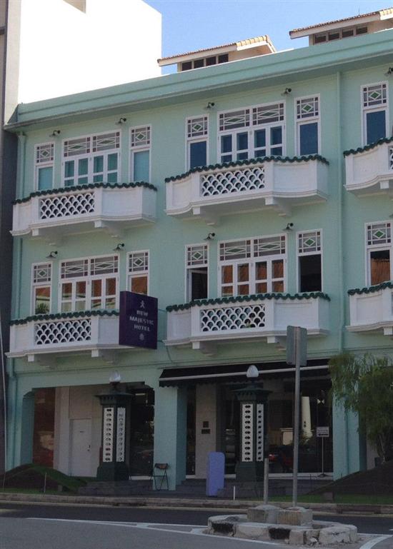 The New Majestic Hotel is walking distance to Chinatown and the MRT.