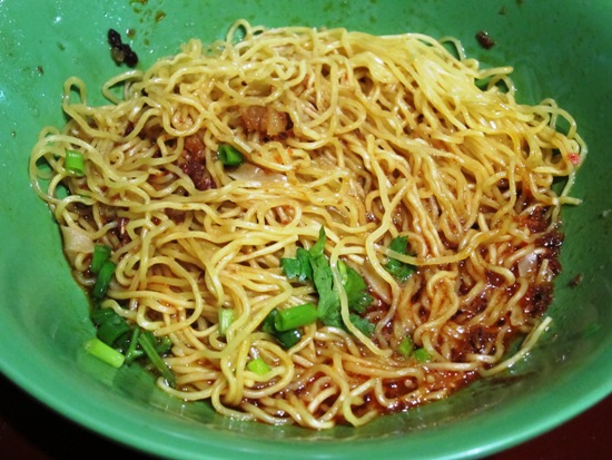 Mee kia -- in chilli oil with crispy bits of lard.