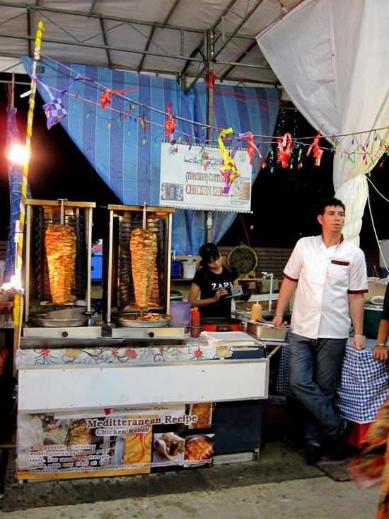 At the Ramadan bazaars you'll frequently find doner kebabs from Turkey, or in this case, Tunisia. At the Ramadan bazaars you'll frequently find doner kebabs from Turkey, or in this case, Tunisia.