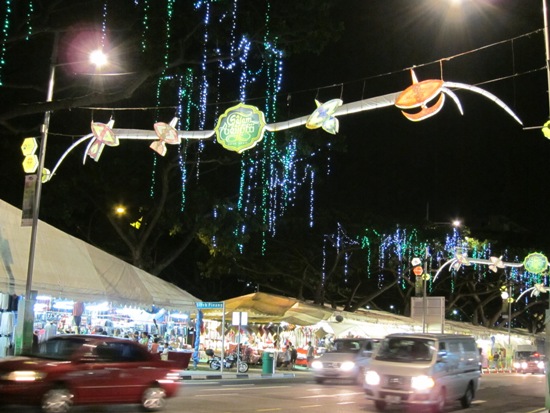Besides Arab Street, Geylang Serai is another Malay-Muslim quarter which features a huge bazaar and festive street lights during Ramadan. Besides Arab Street, Geylang Serai is another Malay-Muslim quarter which features a huge bazaar and festive street lights during Ramadan.