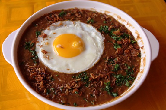 Foul mesdammes, a dish of slow cooked fava beans sometimes topped with an egg, is a classic breakfast dish in Egypt. Foul mesdammes, a dish of slow cooked fava beans sometimes topped with an egg, is a classic breakfast dish in Egypt.