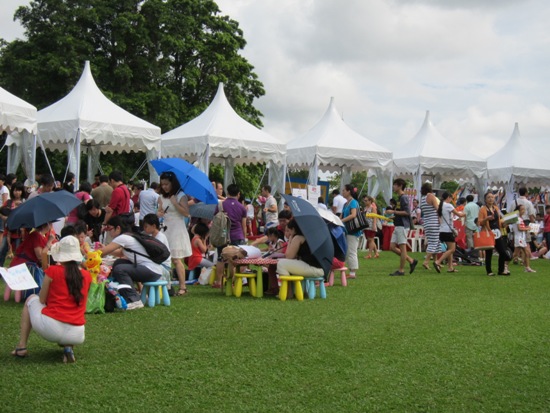 There's lots of entertainment at each Open House. Here, museums have set up booths with activities for kids.