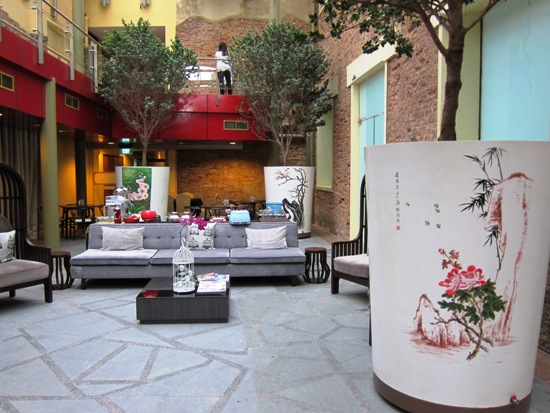 The elegant lobby of the AMOY feels instantly oriental, with its Chinese paintings.