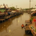 An early morning Amphawa scene.