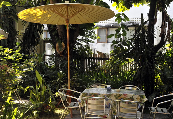 Great and tranquil garden seating area