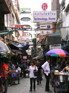 Only *slightly* more low key than Khlong Thom.