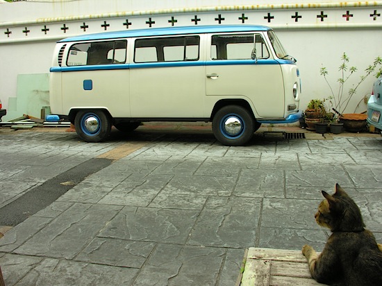 Chillin' behind Wat Arun.