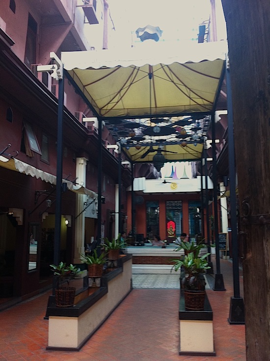 A lobby builit into an alley -- brilliant!