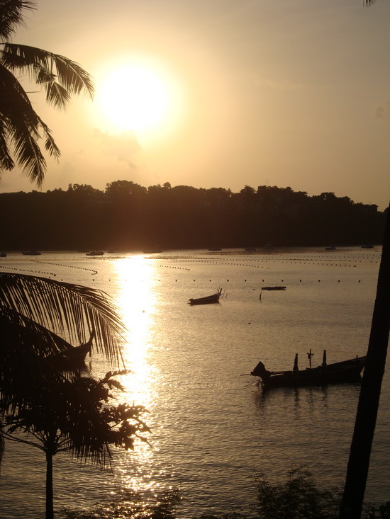 Arrive to Ao Yon early and be treated to a spectacular sunrise.