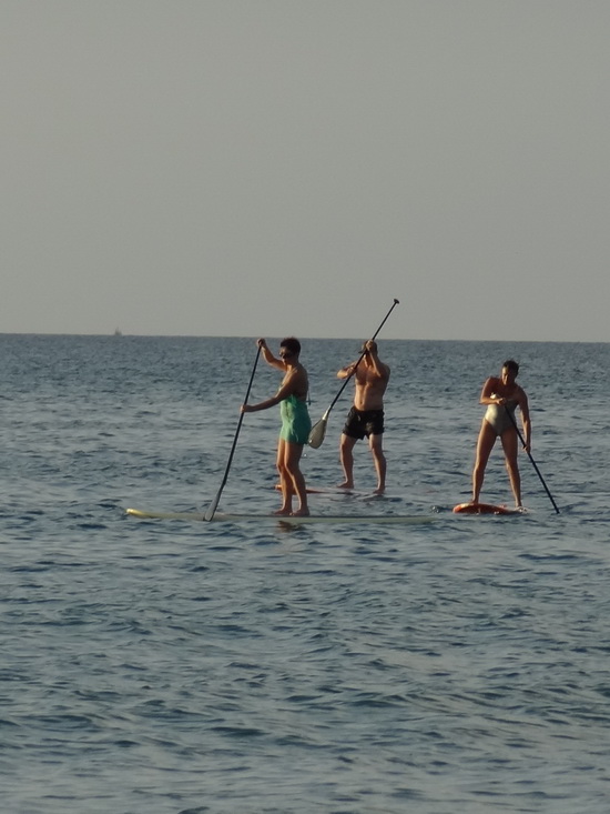 Bangtao's calm waters help SUP beginners stay afloat.