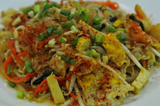 Prawn pad Thai, 40 baht