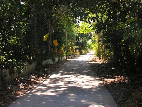No new development along the walk to Sunset Beach.