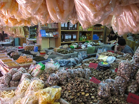 A bed of shiitake under a ceiling of fish maw.