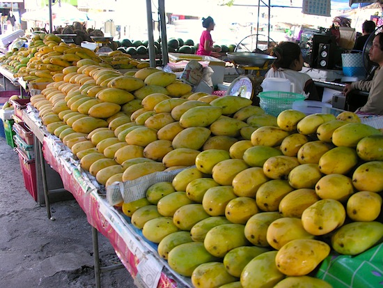 Anyone sell mangoes around here? Mangoes? Anyone?
